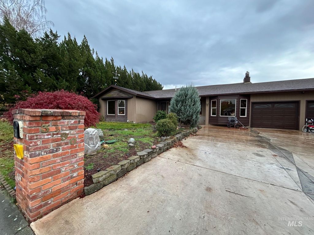 Photo of 3590 Country Club Drive, Lewiston, ID 83501 (MLS # 98967983)