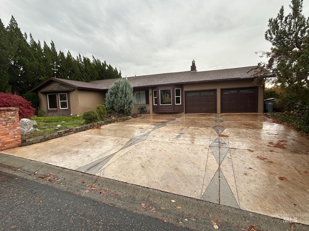 Photo of 3590 Country Club Drive, Lewiston, ID 83501 (MLS # 98967983)
