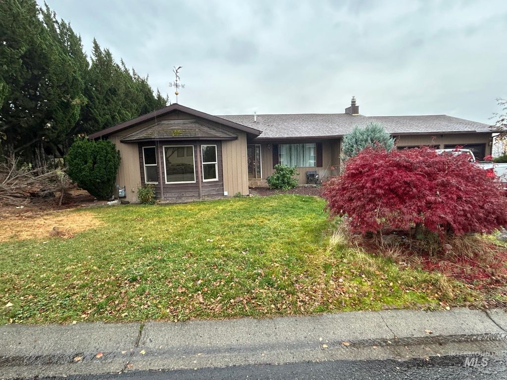 Photo of 3590 Country Club Drive, Lewiston, ID 83501 (MLS # 98967983)