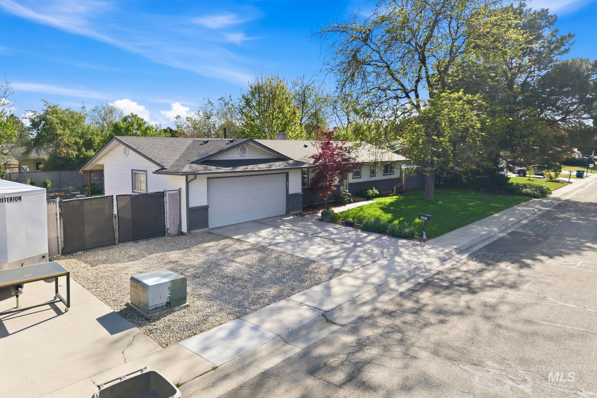 8003 W Hummel