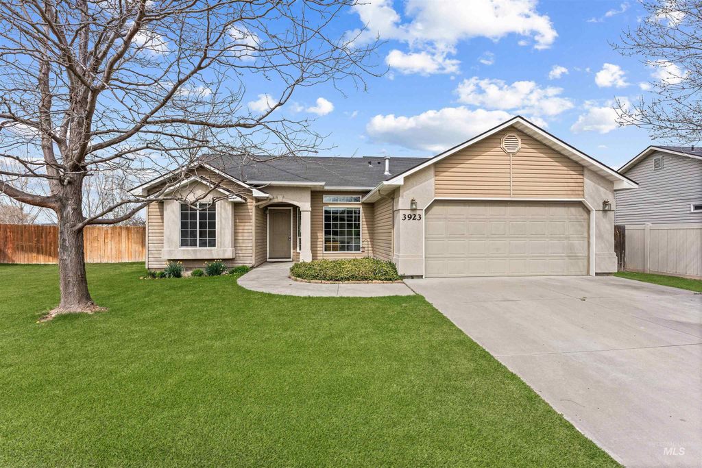Photo of 3923 Chatham Court, Caldwell, ID 83607 (MLS # 98979691)