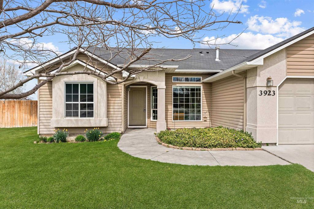 Photo of 3923 Chatham Court, Caldwell, ID 83607 (MLS # 98979691)