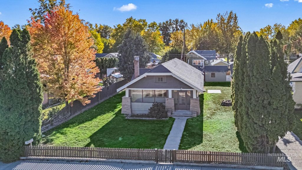 Photo of 1812 Cleveland Blvd, Caldwell, ID 83605 (MLS # 98965693)