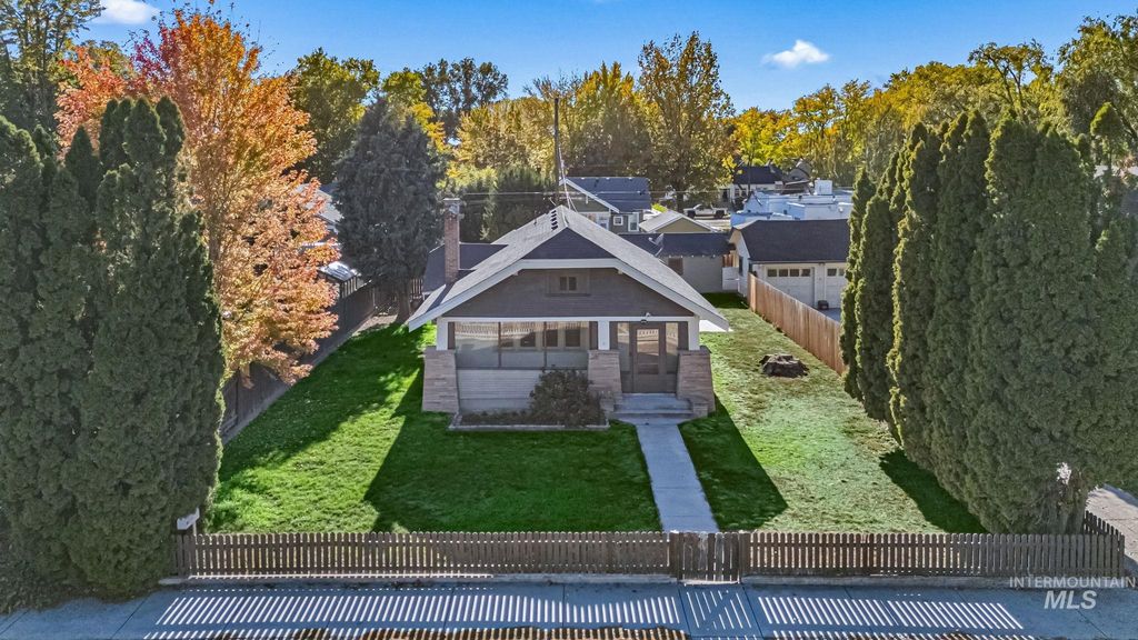 Photo of 1812 Cleveland Blvd, Caldwell, ID 83605 (MLS # 98965693)