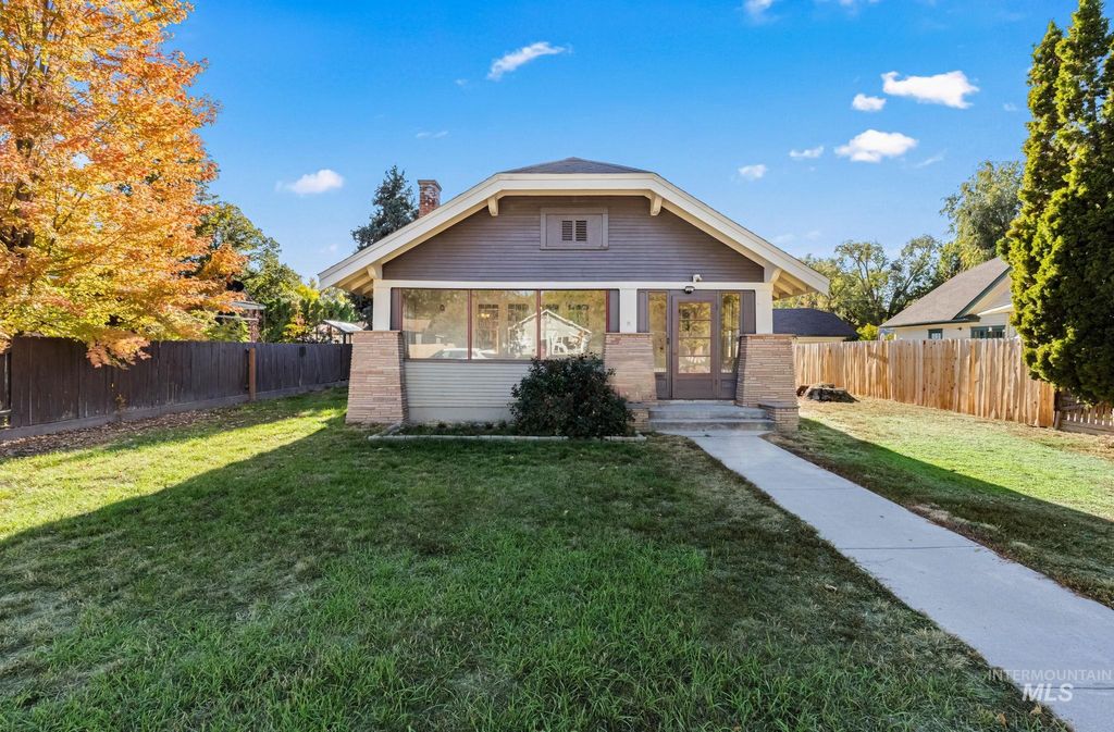 Photo of 1812 Cleveland Blvd, Caldwell, ID 83605 (MLS # 98965693)