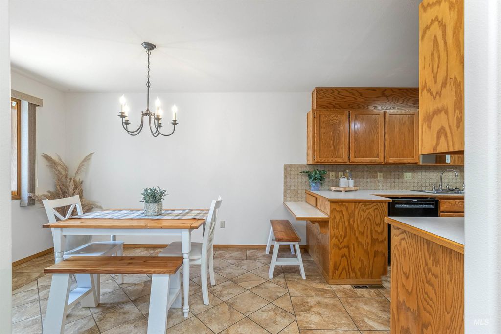 Photo of 1409 29th St, Lewiston, ID 83501 (MLS # 98953308)