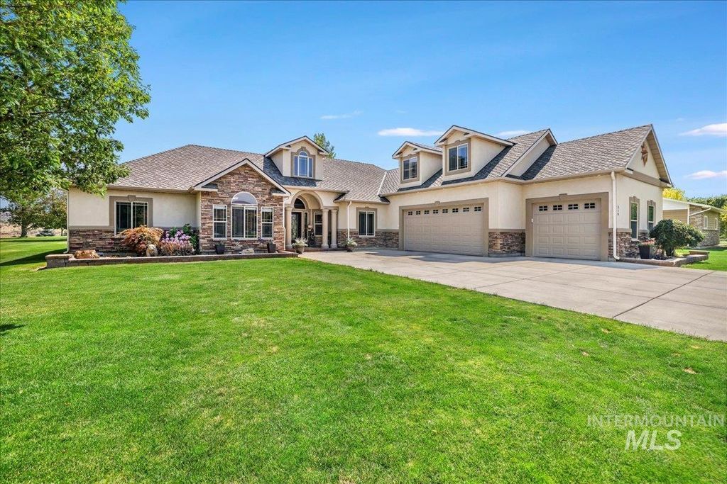 Photo of 319 Clear Lake Ln, Buhl, ID 83316 (MLS # 98954698)