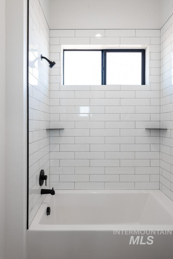 Bathroom with shower / bathtub combination