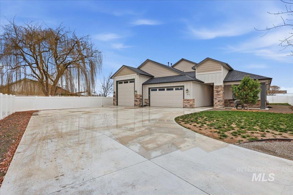 Photo of 92 S Ravine Way, Nampa, ID 83687 (MLS # 98969463)