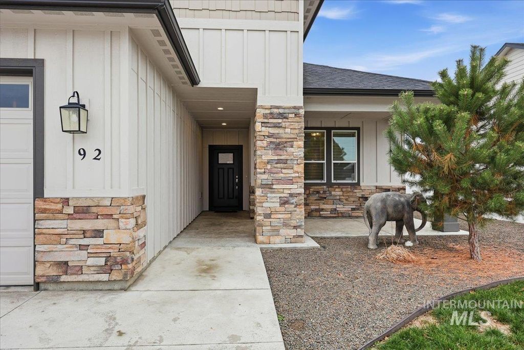 Photo of 92 S Ravine Way, Nampa, ID 83687 (MLS # 98969463)