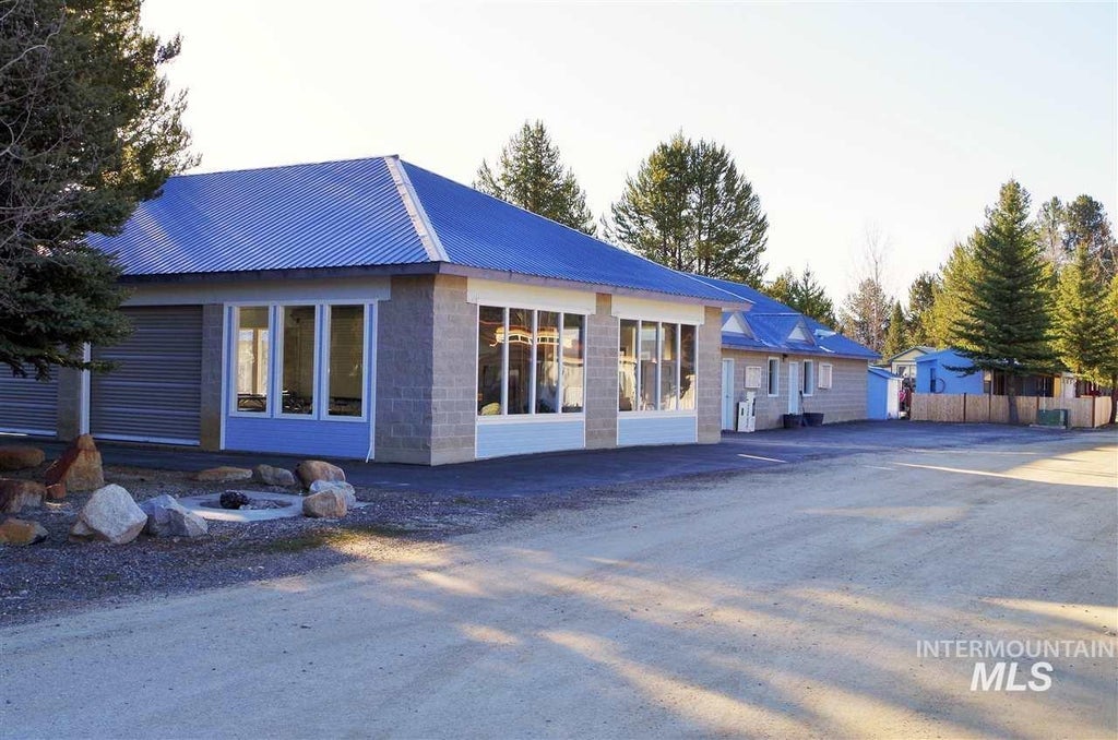 Photo of 514 D28 Sawyer St #D28, Cascade, ID 83611 (MLS # 99000734)