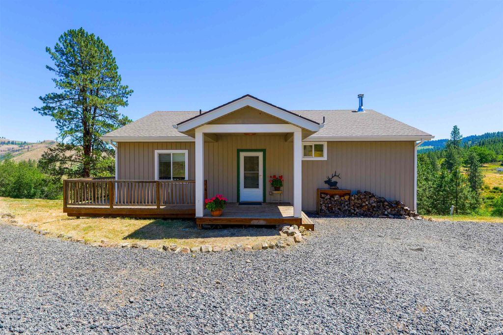 Photo of 19225 Arabian Ln, Lenore, ID 83541 (MLS # 98957218)