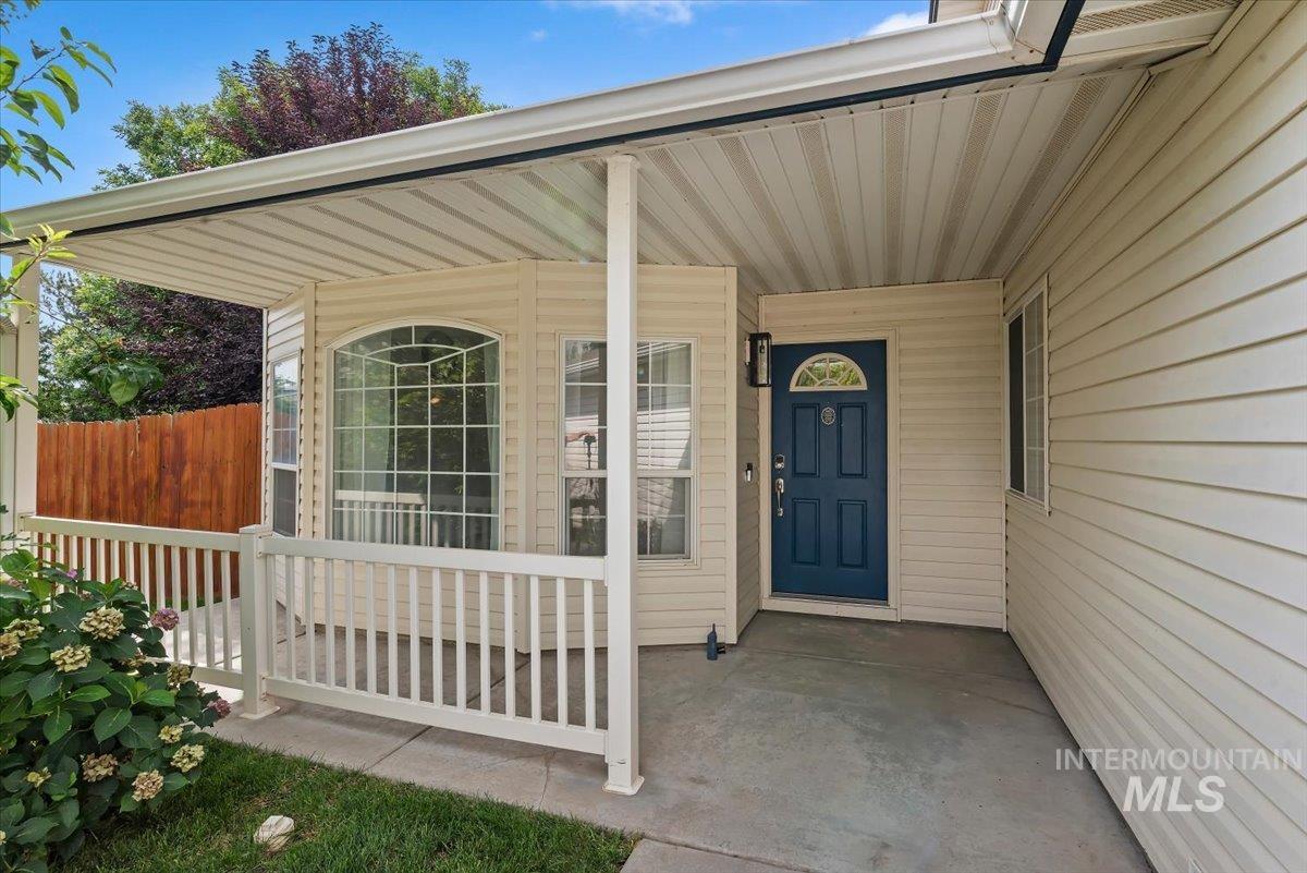 1747 N Four Point Pl