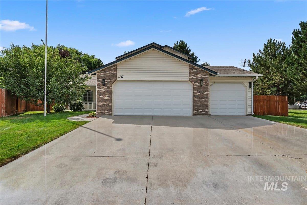1747 N Four Point Pl