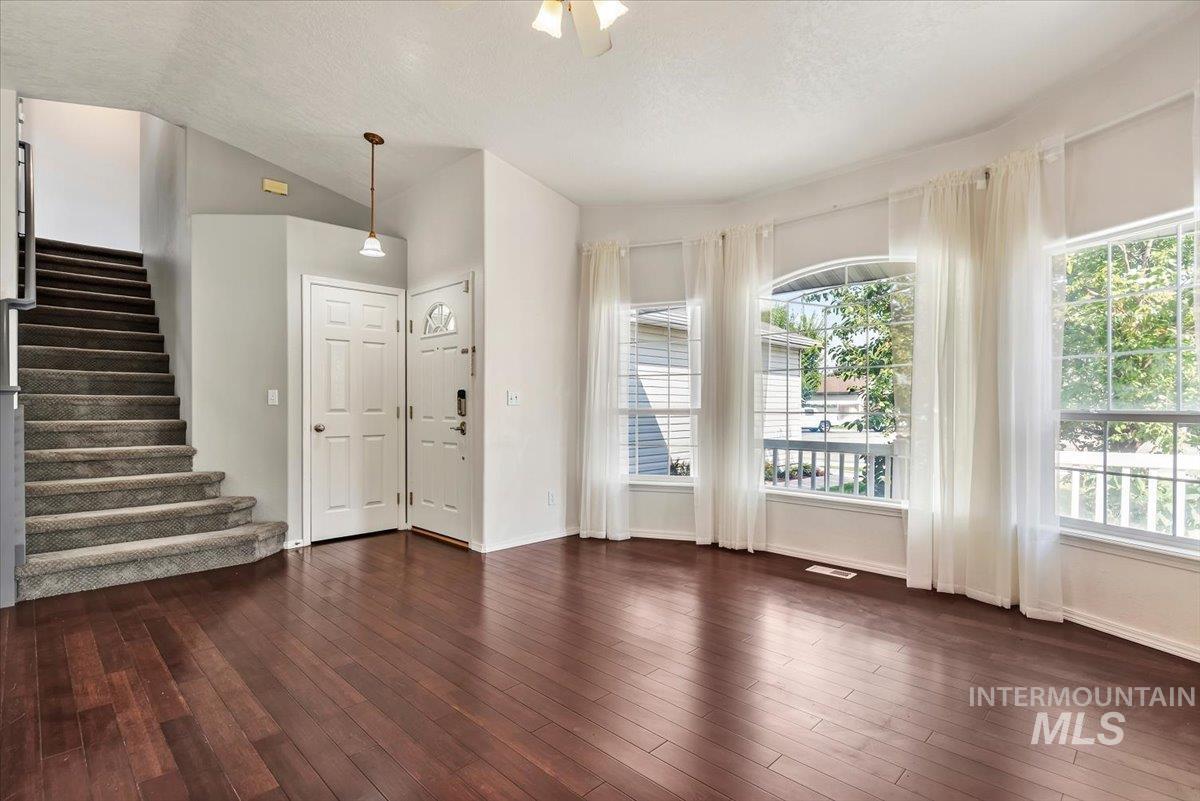 1747 N Four Point Pl
