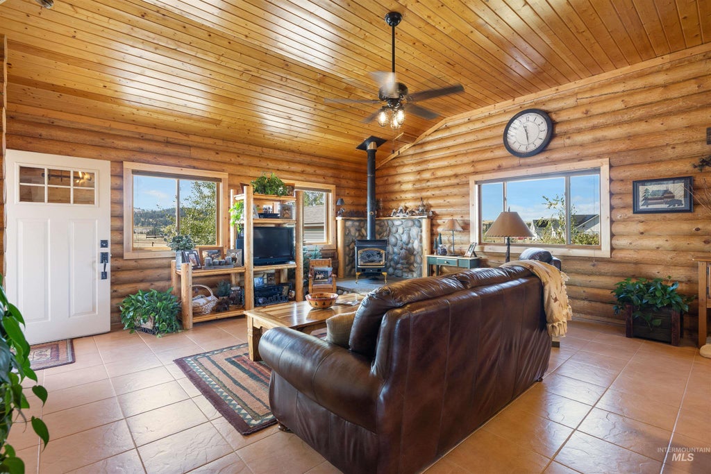 Photo of 111 Deer Flats Ln, Grangeville, ID 83530 (MLS # 99000324)