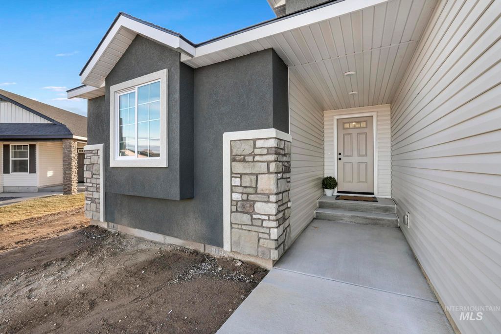 Photo of 2056 Lowline Avenue, Twin Falls, ID 83301 (MLS # 98971510)