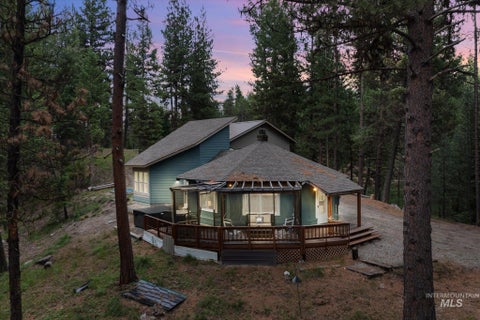Photo of 9785 Edna Pl, Cascade, ID 83611 (MLS # 98998693)