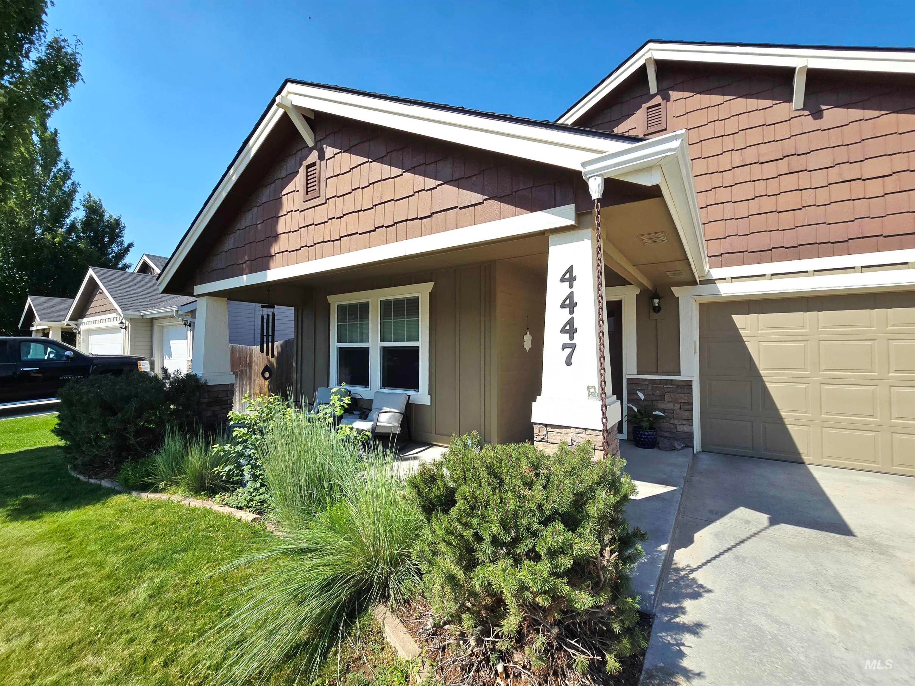 4447 N Weston Ave