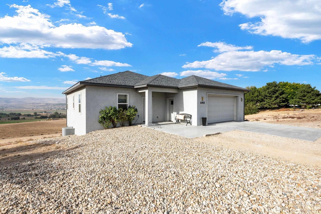 Photo of 11915 Lawrence DR, Caldwell, ID 83607 (MLS # 99003038)