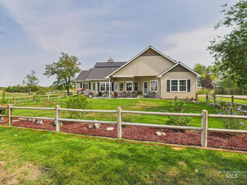 Photo of 2405 Star Ln, Emmett, ID 83617 (MLS # 98966269)