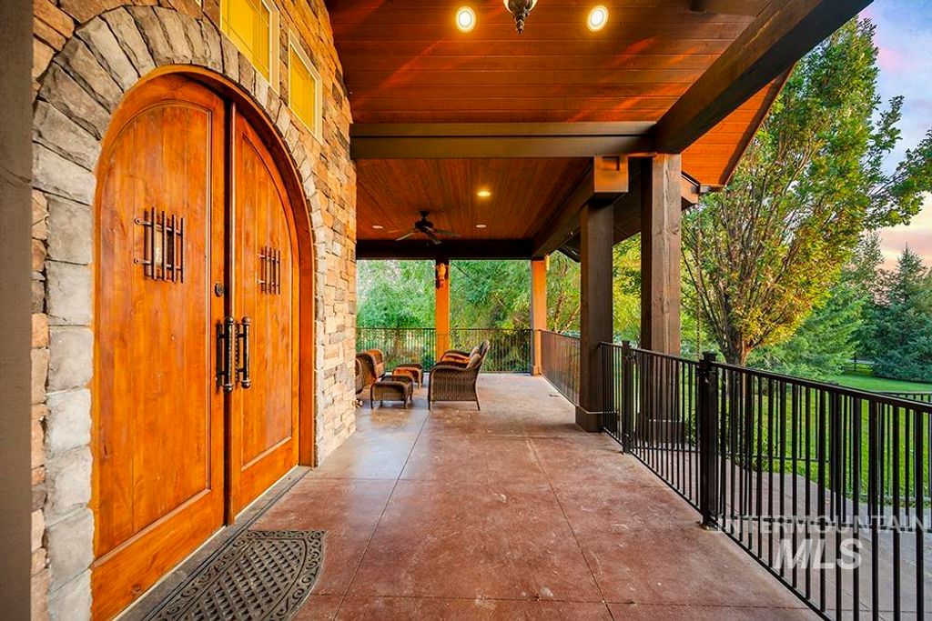 Photo of 3598 N Timber Ridge Ln, Eagle, ID 83616 (MLS # 98963250)