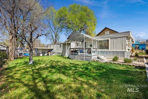 341 Bruneau Street East Hagerman ID 83332