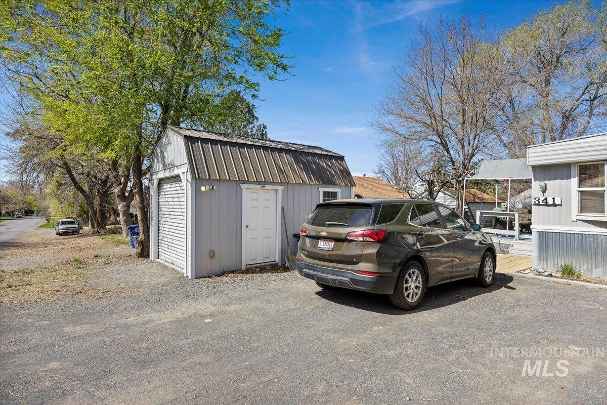 341 Bruneau Street East