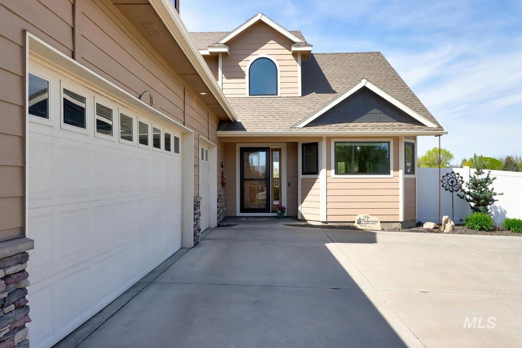 Photo of 482 E Wild Lilac Ct, Kuna, ID 83634 (MLS # 98981366)