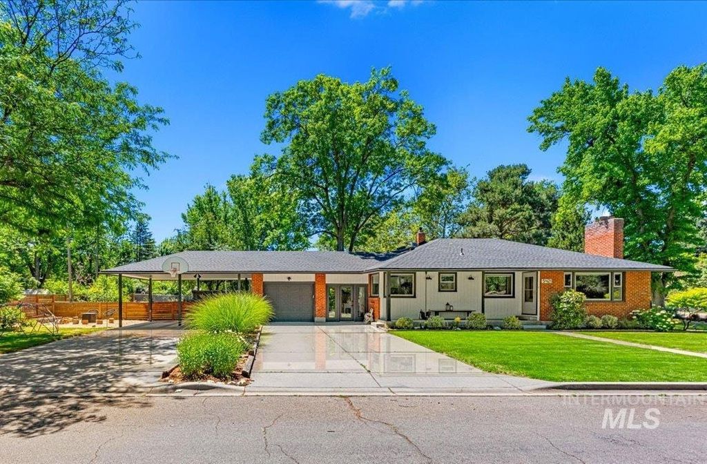 Photo of 5421 W Plymouth St, Boise, ID 83706 (MLS # 98990392)