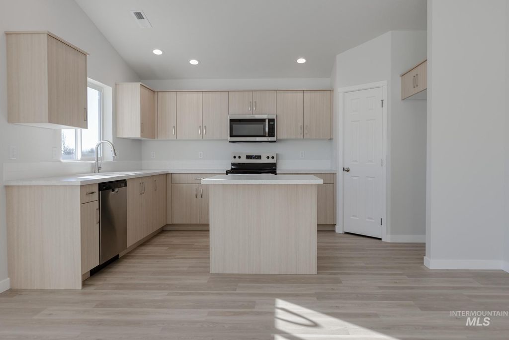 Photo of 3607 E Jamestown Dr, Nampa, ID 83686 (MLS # 98979938)