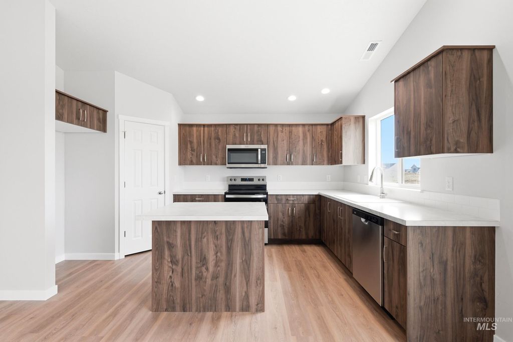 Photo of 3607 E Jamestown Dr, Nampa, ID 83686 (MLS # 98979938)