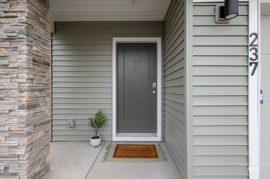 Photo of 237 Caribou Ct, Horseshoe Bend, ID 83629 (MLS # 98967465)