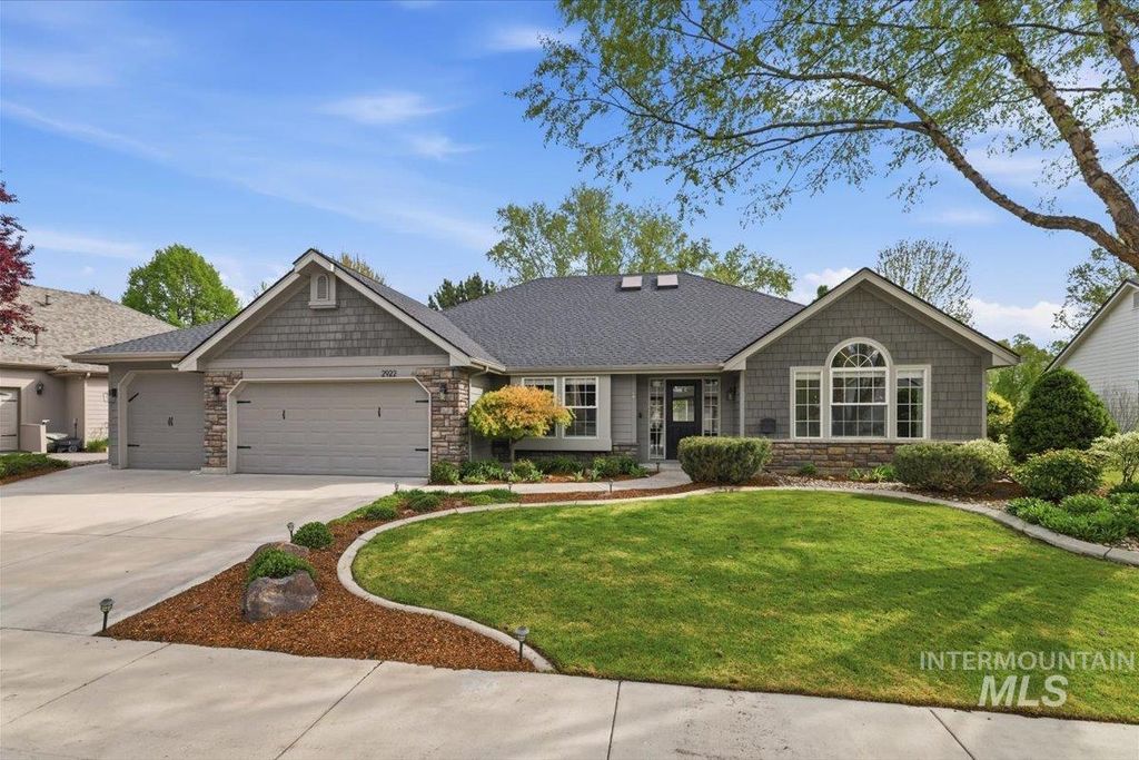 Photo of 2922 S Whitehaven Pl, Eagle, ID 83616 (MLS # 98984176)