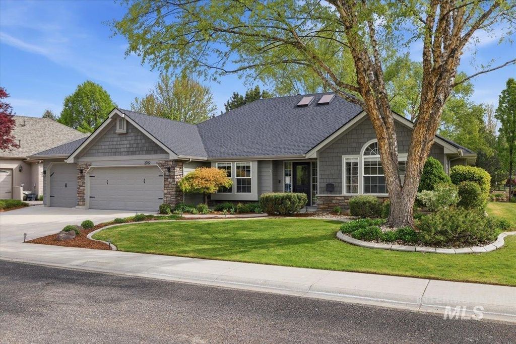 Photo of 2922 S Whitehaven Pl, Eagle, ID 83616 (MLS # 98984176)