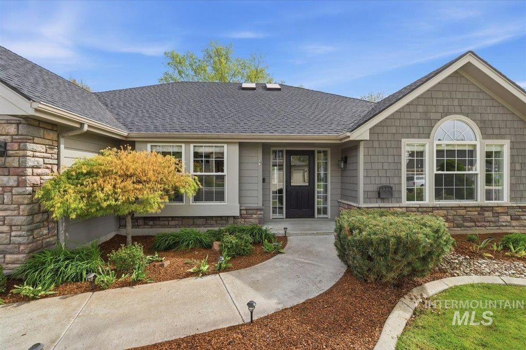 Photo of 2922 S Whitehaven Pl, Eagle, ID 83616 (MLS # 98984176)