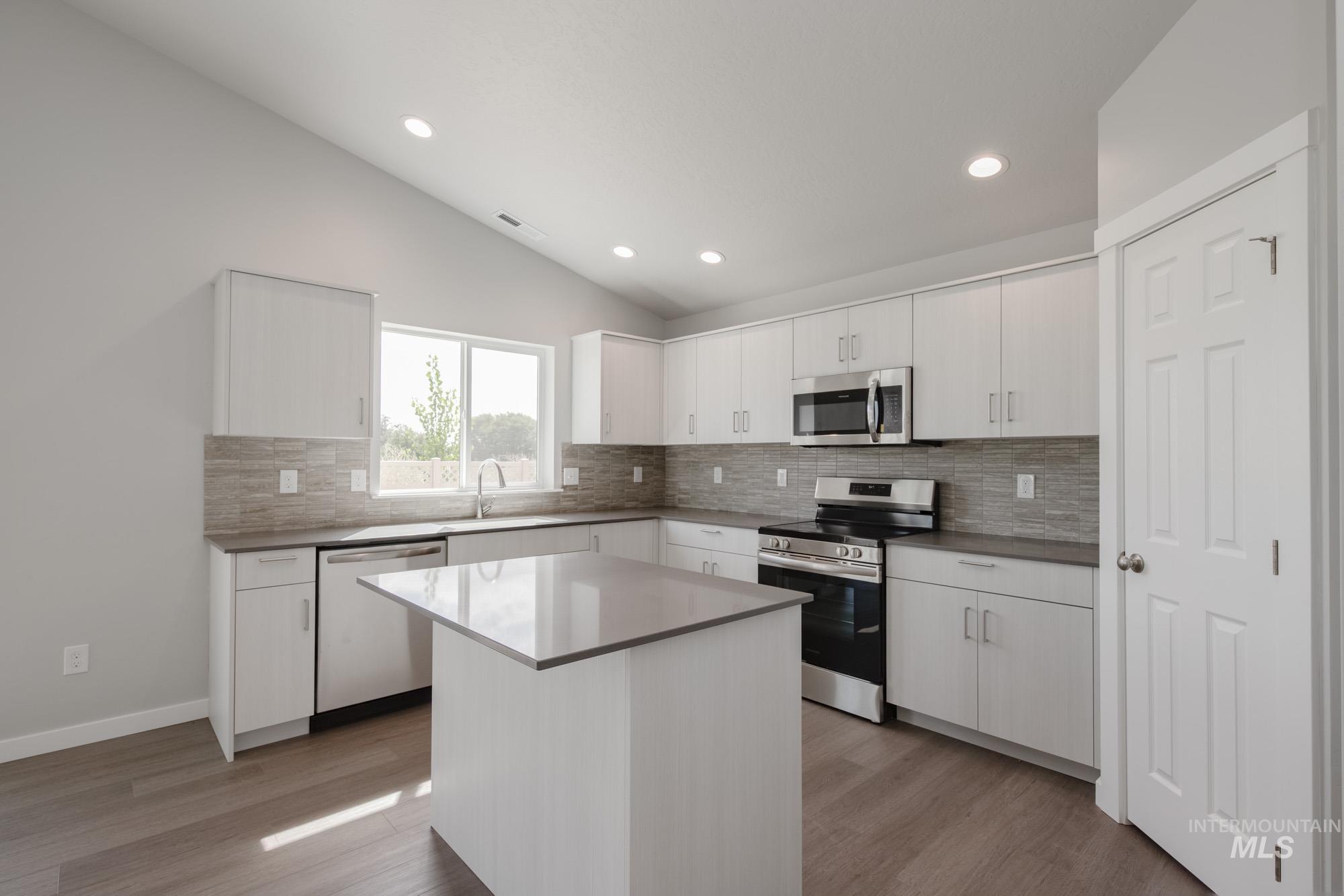 2867 E Valley Wind St