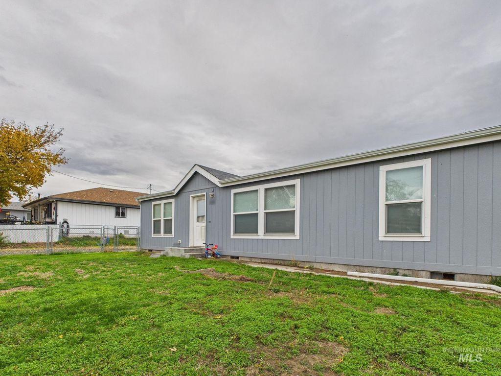 Photo of 402 29th St, Lewiston, ID 83501 (MLS # 98967623)