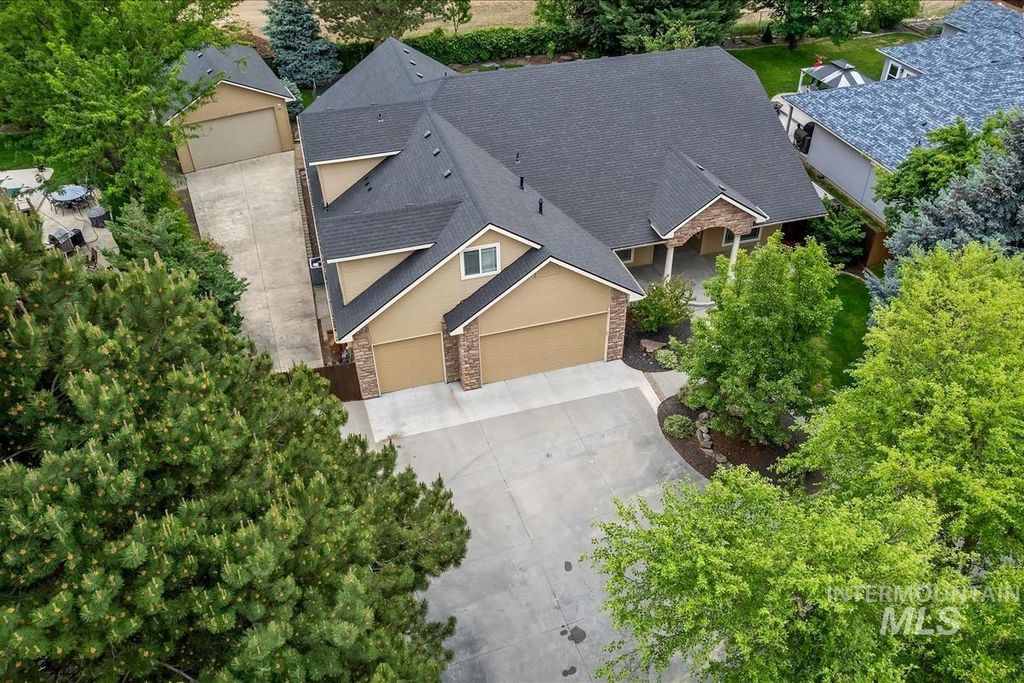Photo of 1420 W Powder Ct, Eagle, ID 83616 (MLS # 98986236)