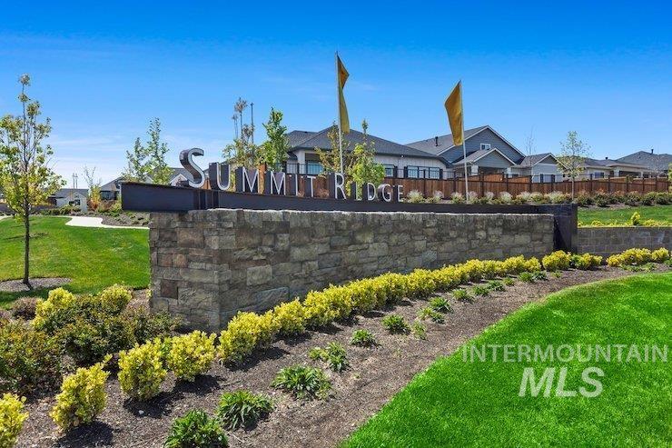 Community sign with a lawn and a residential view