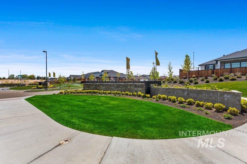 View of grassy yard with a residential view