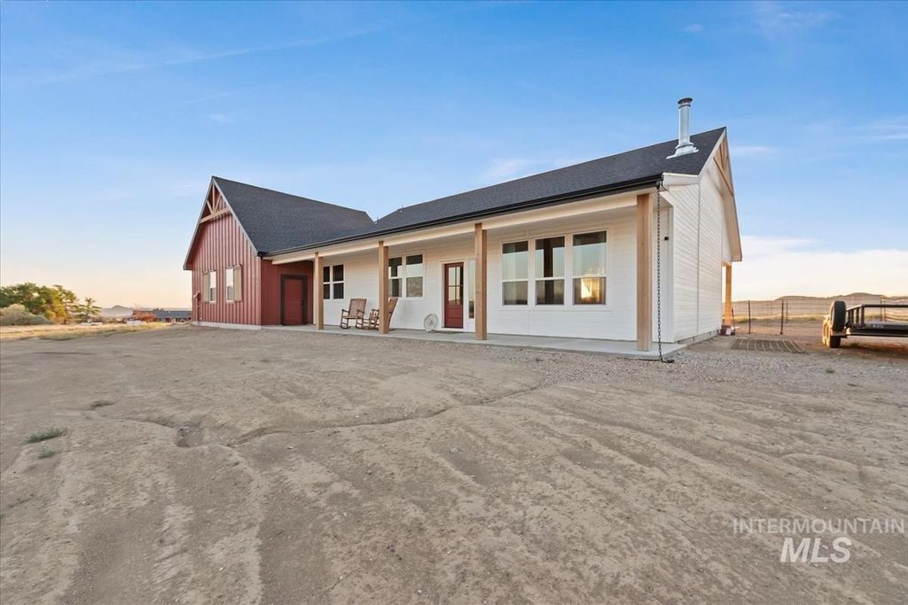 Photo of 15774 Appaloosa Ln, Murphy, ID 83650 (MLS # 98954025)