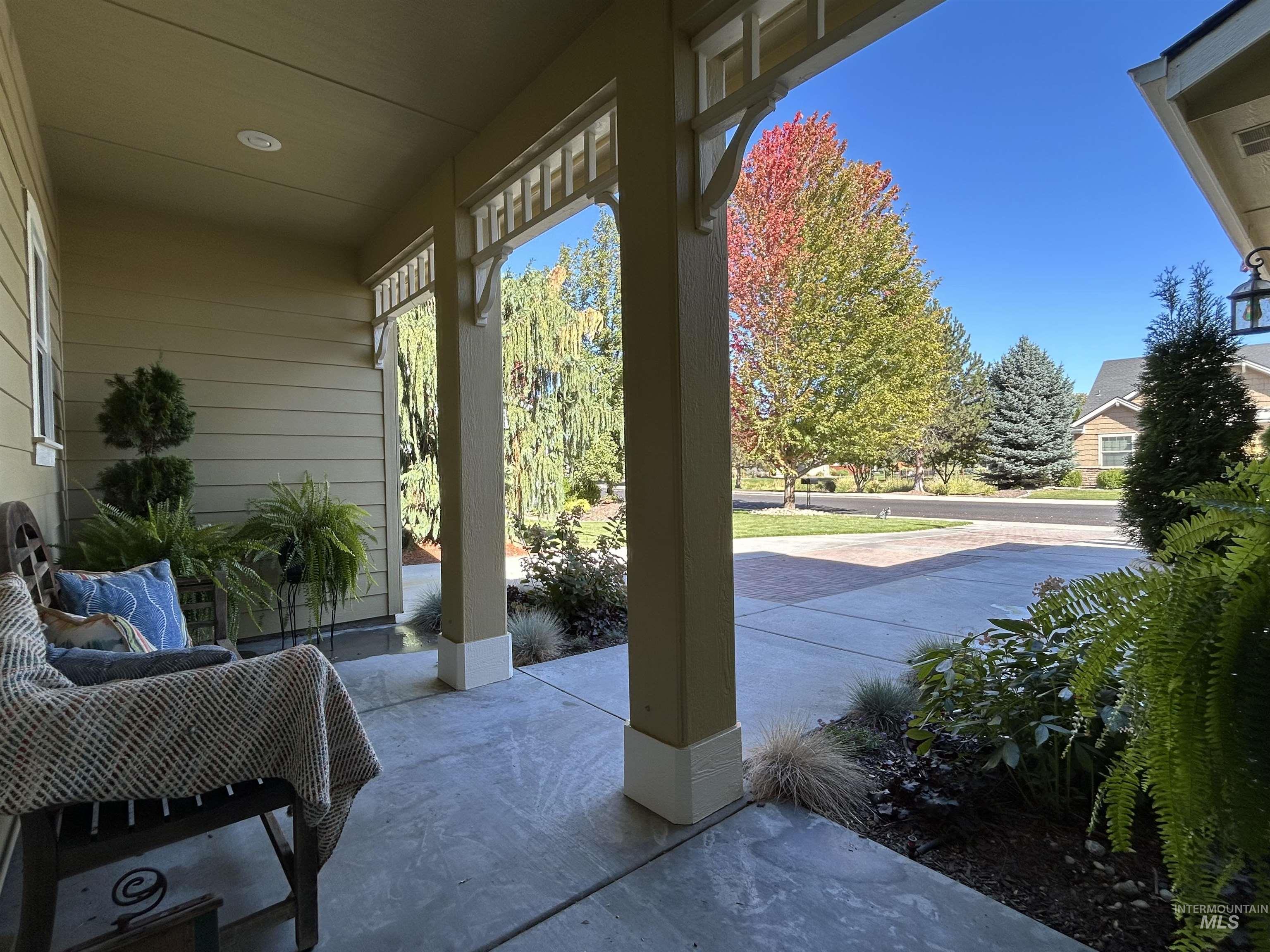 905 N Seneca Springs Way