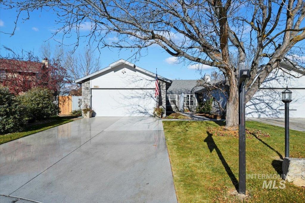 Photo of 1981 N Interlachen Way, Meridian, ID 83646 (MLS # 98968611)