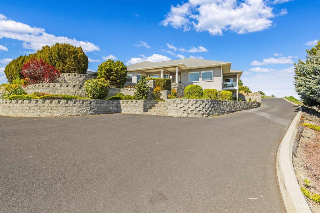 Photo of 2940 Dove Place, Clarkston, WA 99403 (MLS # 98983452)