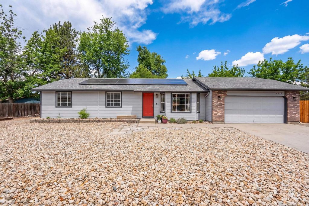 Photo of 4976 W Willow Ln, Boise, ID 83703 (MLS # 98976399)