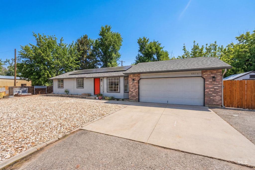 Photo of 4976 W Willow Ln, Boise, ID 83703 (MLS # 98976399)