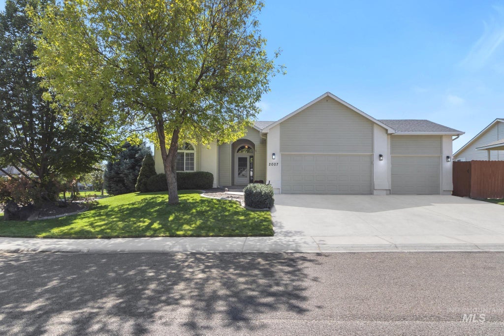 Photo of 2007 W Blossom Ave, Nampa, ID 83651 (MLS # 98999727)