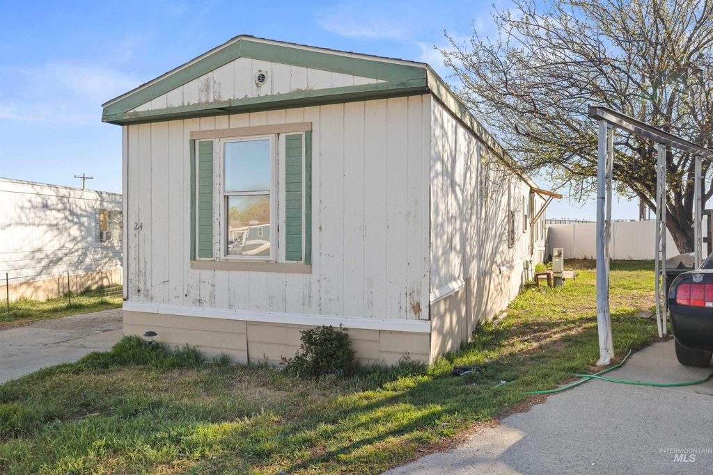 Photo of 33 Manor Dr #24, Buhl, ID 83316 (MLS # 98980941)