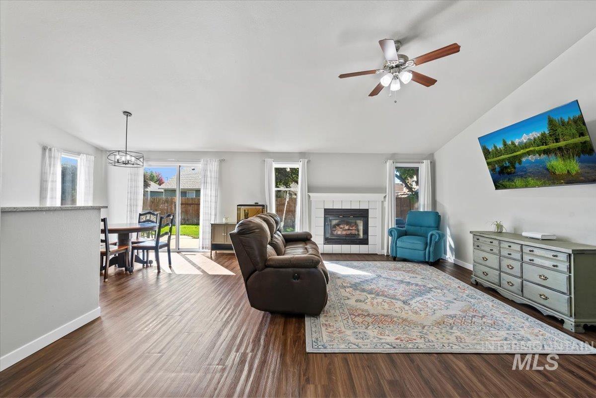 2905 W Elk Stream St